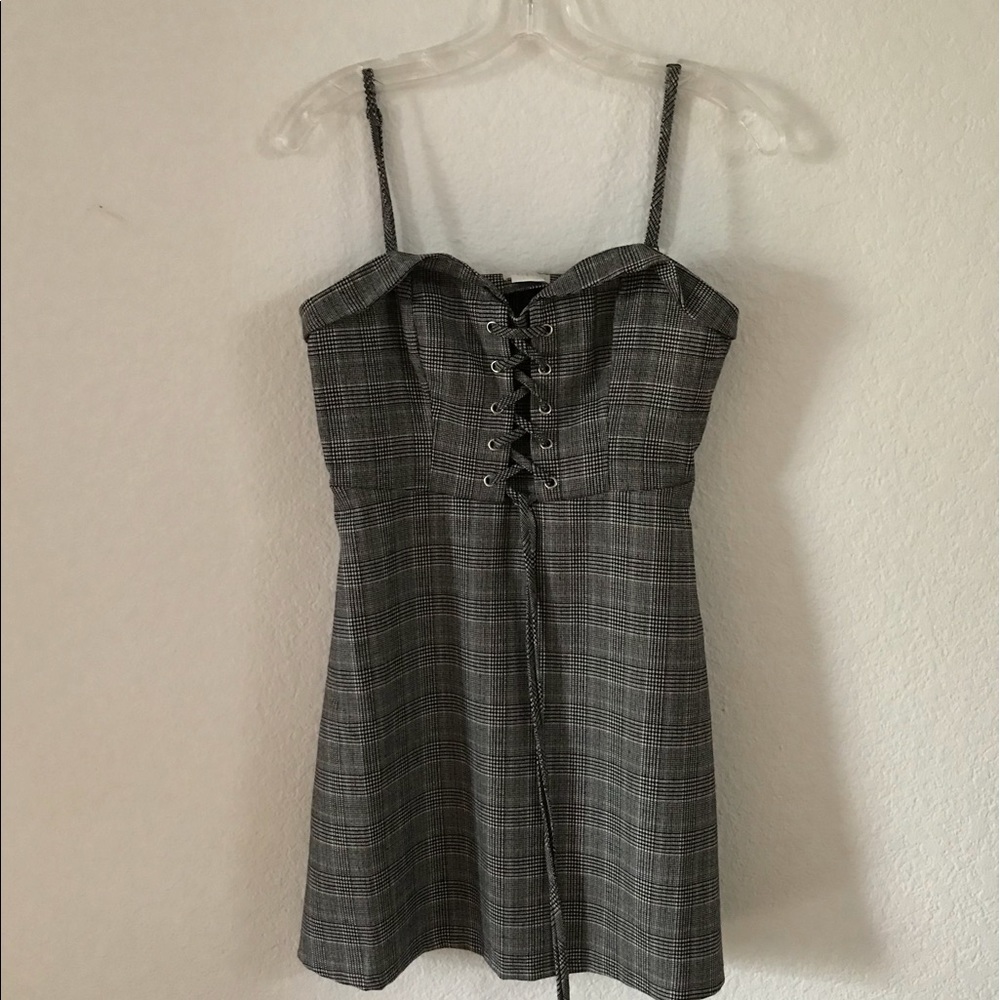 🎱 Urban Outfitters Lace-Up Dress